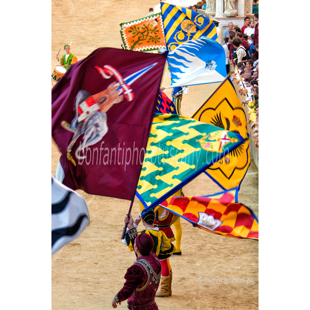 andrea bonfanti ph © Flag Wavers in the piazza del Campo