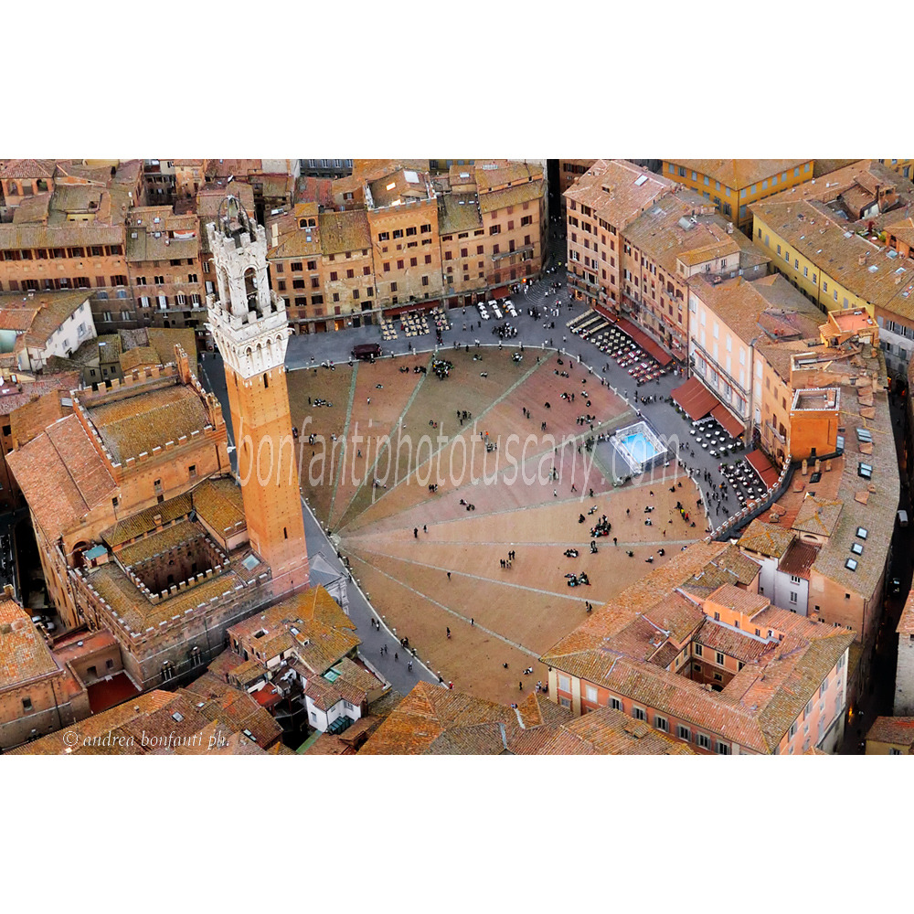 andrea bonfanti ph © aereal view of Piazza del Campo