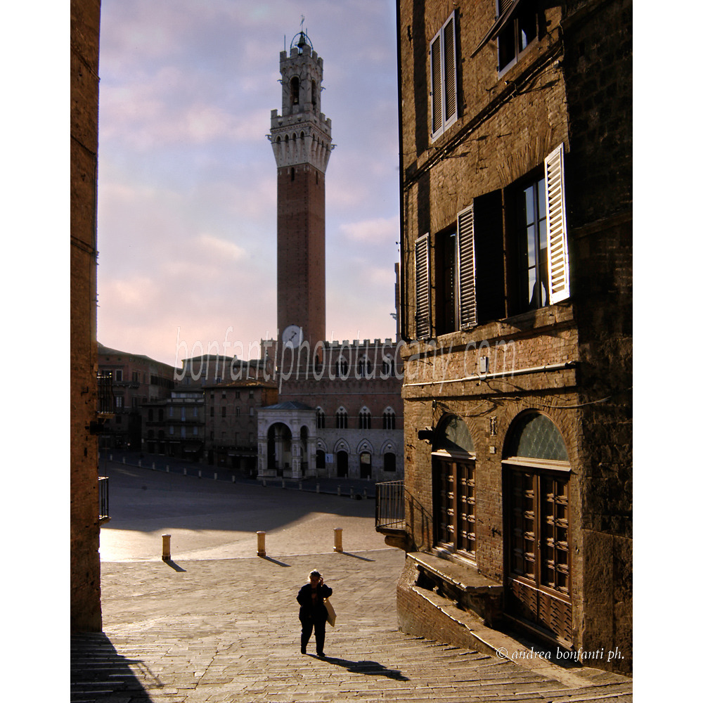 andrea bonfanti ph © the Piazza del Campo in the early morning