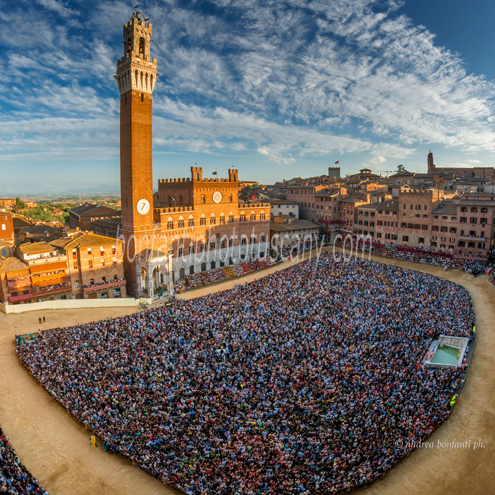andrea bonfanti ph © the day of Palio Race in piazza del Campo