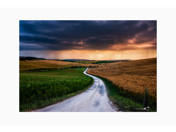 temporale e strada di campagna a ville di corsano.jpg